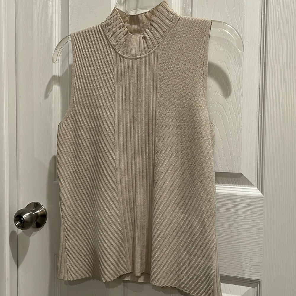 Bandolino beige size small knit top